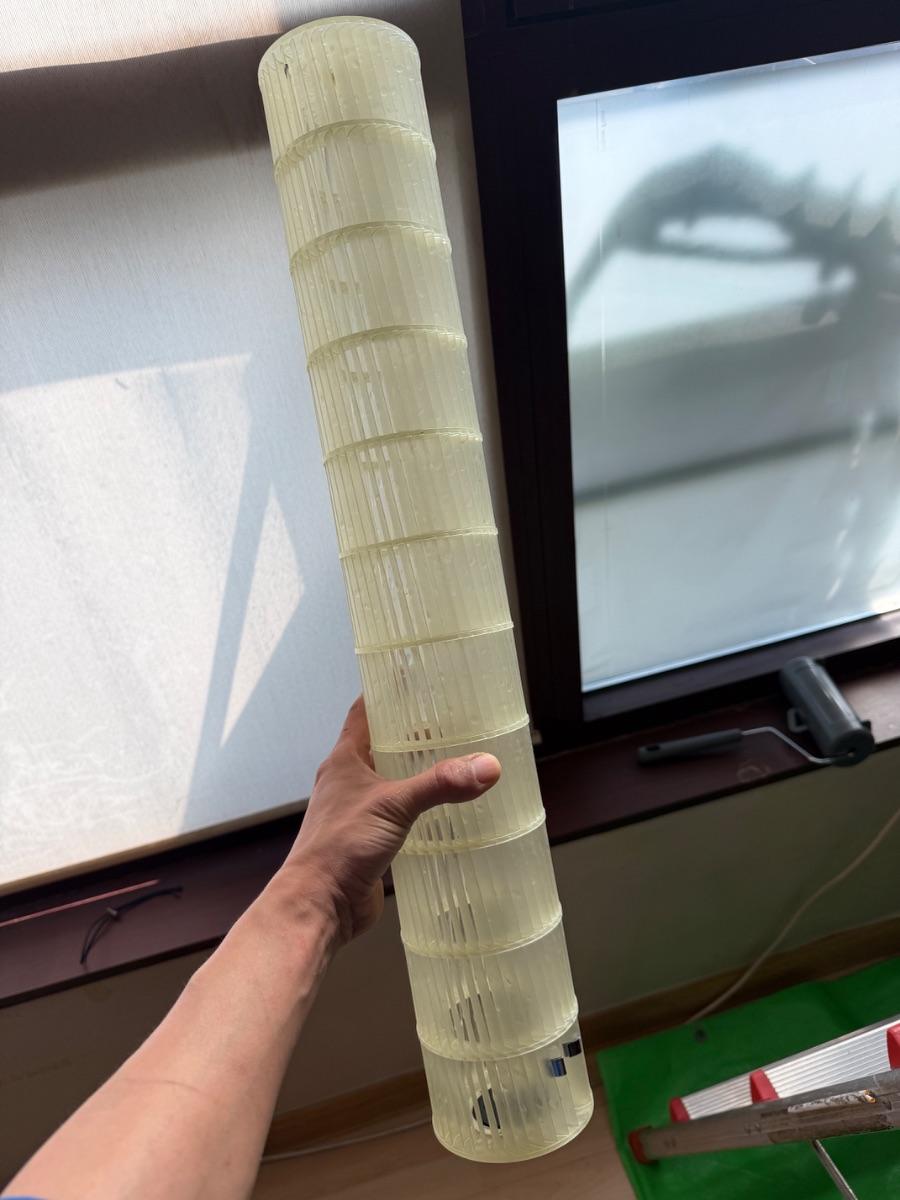 구로 벽걸이 에어컨 청소 작업 후, 세척을 마치고 늘어놓은 커버와 부품들